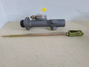 Xi lanh thắng chính xe nâng Nissan 46010-43K00 đường kính 17.5mm